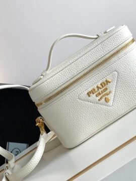 Prada bags 2.5