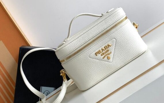 Prada bags 2.5